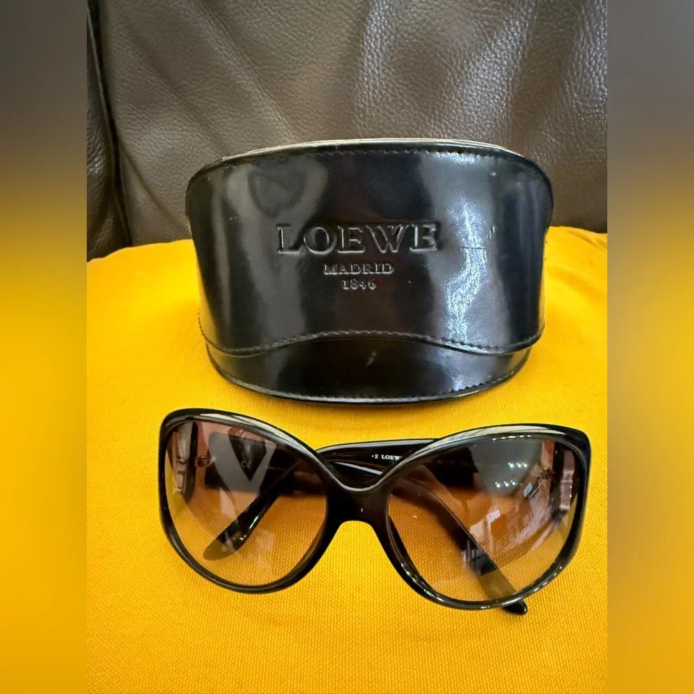 Loewe Black Sunglasses EUC - Picture 1 of 9